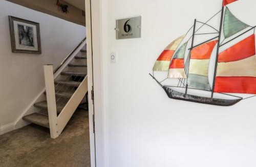 Borth-y-Gest Apartment | Ocean View Retreat at The Sail Loft - Guest Rated 10/10