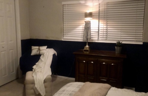 Bee Ridge Bed & Breakfast | Discover The Sailor’s Cove: Cozy B&B with Ocean Views
