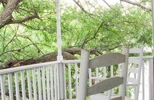 Salado Apartment | The Salado Inn Kolb Suite
