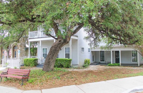 Salado Apartment | The Salado Inn Orgain Suite