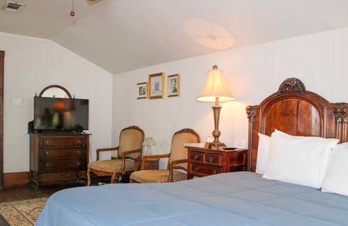 Salado Apartment | The Salado Inn Tyler Suite
