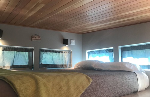 Lyons Resort | Cozy Tiny Home for 5 in the Rockies - Family-Friendly Retreat