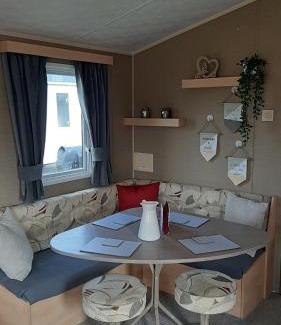 Crowle Other | Discover The Salsa: Pet & Child-Friendly Sunset Escape