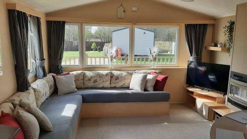Crowle Other | Discover The Salsa: Pet & Child-Friendly Sunset Escape