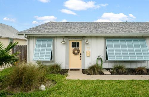 Rockport House | Idyllic Sea Cottage: 4-Star Family-Friendly Retreat