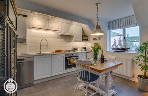 Fowey Apartment | Idyllic Salt Loft Retreat: Oceanfront, Spa & Pool Access