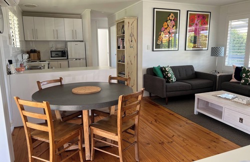 Middleton House | Experience The Salt Shaker Beach House - Pets Welcome & Free Wifi