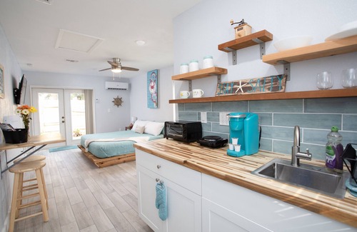 Lakewood Estates Apartment | Ocean View Retreat: The Salty Crab Studio, Perfect for Families