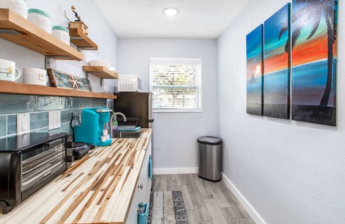 Lakewood Estates Apartment | Ocean View Retreat: The Salty Crab Studio, Perfect for Families