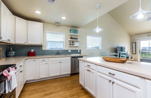 Galveston House | Beachside Retreat at The Salty Dog - Pet Friendly & Cozy