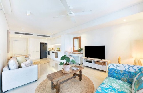 Darwin City Centre Apartment | Discover The Salty Lagoon: A Vibrant Retreat by the Water