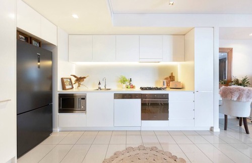 Darwin City Centre Apartment | Discover The Salty Lagoon: A Vibrant Retreat by the Water