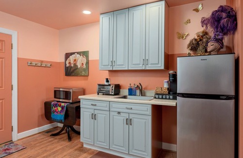 Wilmington House | Relax at The Salty Peach: A Poolside Retreat Awaits