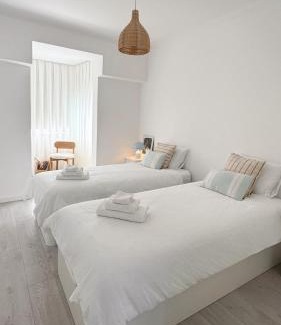 Cascais Apartment | The Salty Pearl - Charming Beach Retreat in Cascais