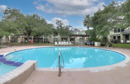 Sailhouse Apartment | The Salty Seahorse RRYC 36