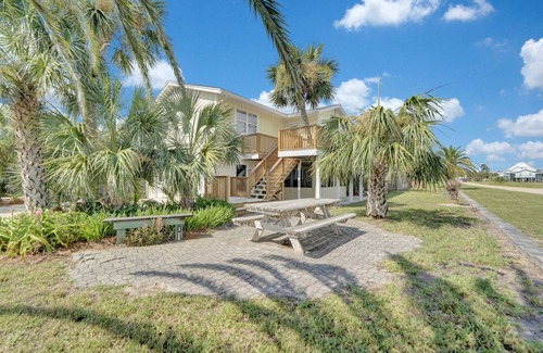 St. George Island House | Discover The Salty Snapper: Oceanfront Family Getaway