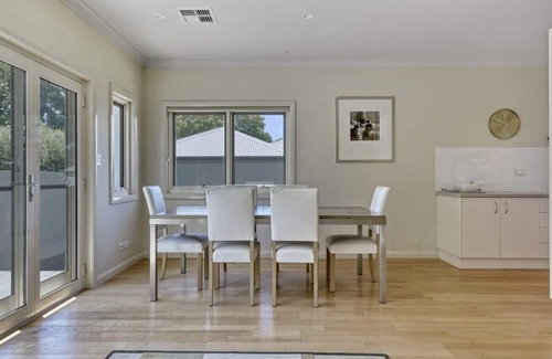 Bletchington Apartment | Discover The Sampson Haven: Pet-Friendly CBD Retreat