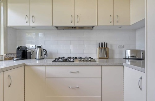 Bletchington Apartment | Discover The Sampson Haven: Pet-Friendly CBD Retreat