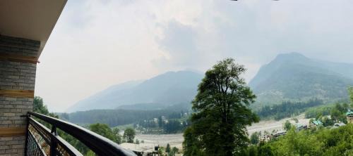 Vashist Hotel | Pet-Friendly Manali Mountain Grand Hotel with Scenic Views