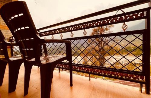 Vashist Hotel | Pet-Friendly Manali Mountain Grand Hotel with Scenic Views