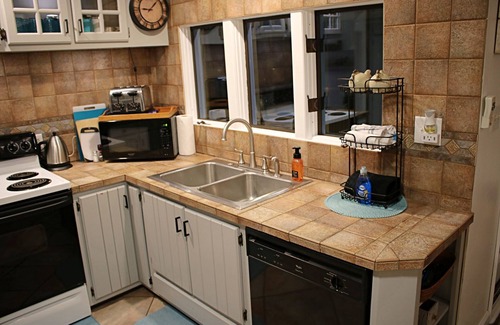 Stroh House | Top-Rated Haven: The Sanctuary on Golden Lake with Kitchen