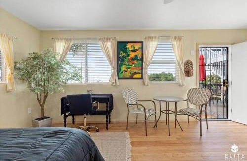 Kona Paradise House | Oceanfront Retreat at The Sanctuary – Rated 8.8/10