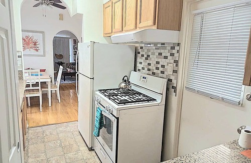 Belmont Shore Apartment | Mermaid Hideaway: Pet-Friendly Oasis Steps from the Beach