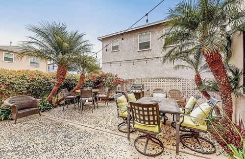 Belmont Shore Apartment | Mermaid Hideaway: Pet-Friendly Oasis Steps from the Beach