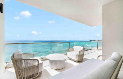 Seven Mile Beach Apartment | The Sands 5 - Last-Minute Deal Available on This Luxury Oceanfront Condo