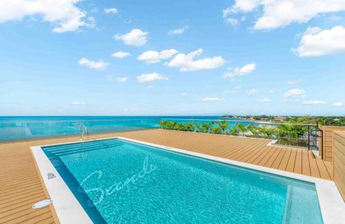 Seven Mile Beach Apartment | The Sands 5 - Last-Minute Deal Available on This Luxury Oceanfront Condo
