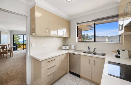 Newport Apartment | The Sands - Steps to the Beach
