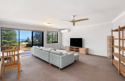 Newport Apartment | The Sands - Steps to the Beach