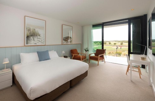 Torquay Hotel | Discover The Sands Torquay: Pet-Friendly with Pool Access