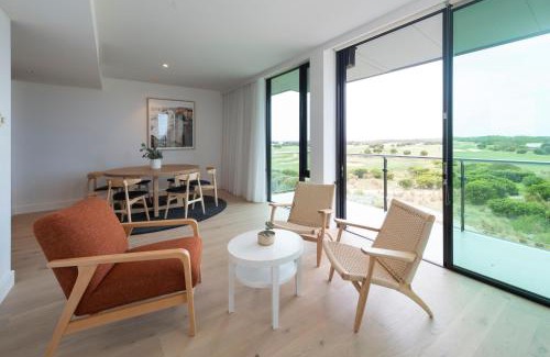 Torquay Hotel | Discover The Sands Torquay: Pet-Friendly with Pool Access