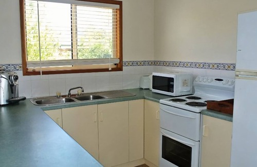 Lacepede House | Beachfront Bliss at The Sandy Toes Retreat, Rated 8/10