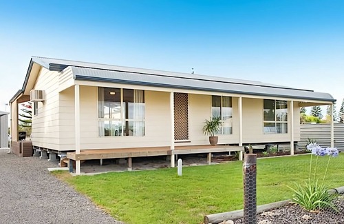 Lacepede House | Beachfront Bliss at The Sandy Toes Retreat, Rated 8/10