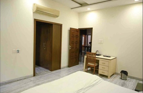 Jaipur House | Discover The Sanidhya Cottage: Pet-Friendly Retreat