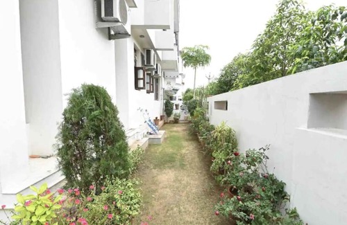 Jaipur House | Discover The Sanidhya Cottage: Pet-Friendly Retreat
