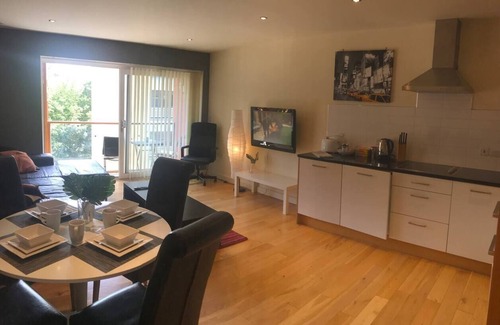 Hull Old Town Apartment | Discover The Sawmill: Elegant City Centre Retreat