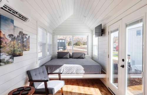 Apple Valley House | Discover Relaxation at The Scenic Route Hotel for Families