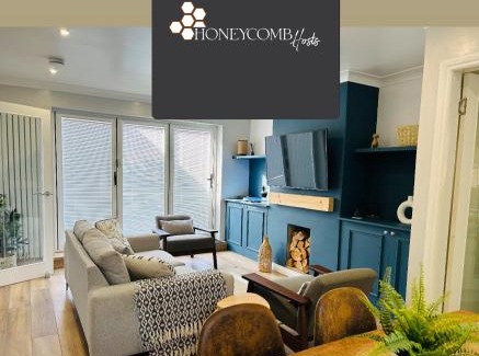 Dundee Villa | Discover The School House: Pet & Child Friendly Retreat