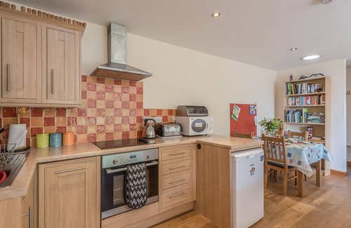 Bishops Castle Cottage | Experience Comfort at The Schoolhouse Brewhouse Hotel