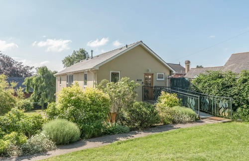 Bishops Castle Cottage | Experience Comfort at The Schoolhouse Brewhouse Hotel