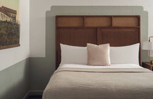 South Scottsdale Resort | Relax at The Scott Resort & Spa: A 4-Star Oasis Awaits