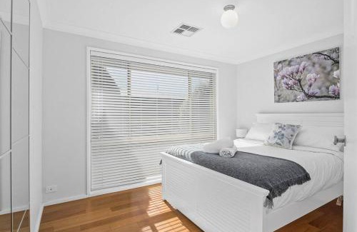 Moss Vale House | Pet-Friendly Scotty House: 4-Star Stay with EV Charging