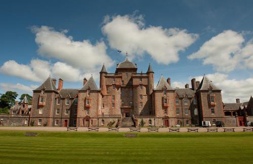 Lauder Apartment | Discover The Sculleries at Thirlestane Castle: 4-Star Retreat