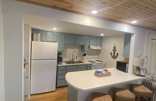 Old Orchard Beach Apartment | Sea Breezy Vacation House: 10/10 Rated, Steps to the Beach!