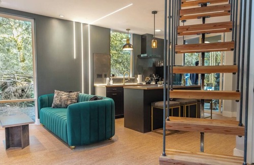 Index Cabin | Guest Rated: The Sea Containers Suite with Pet-Friendly Amenities