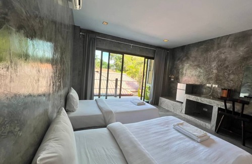 Haad Rin Hotel | Relax at The Sea Resort Haad Rin with Pool & Family Fun