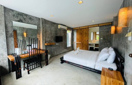 Haad Rin Hotel | Relax at The Sea Resort Haad Rin with Pool & Family Fun